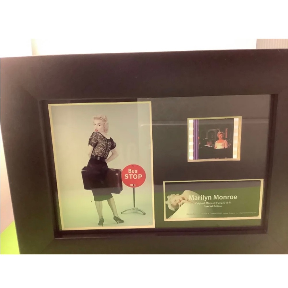 Trend Setters Marilyn Monroe (S8) MGC Minicell Framed Art Bus Stop FC5252